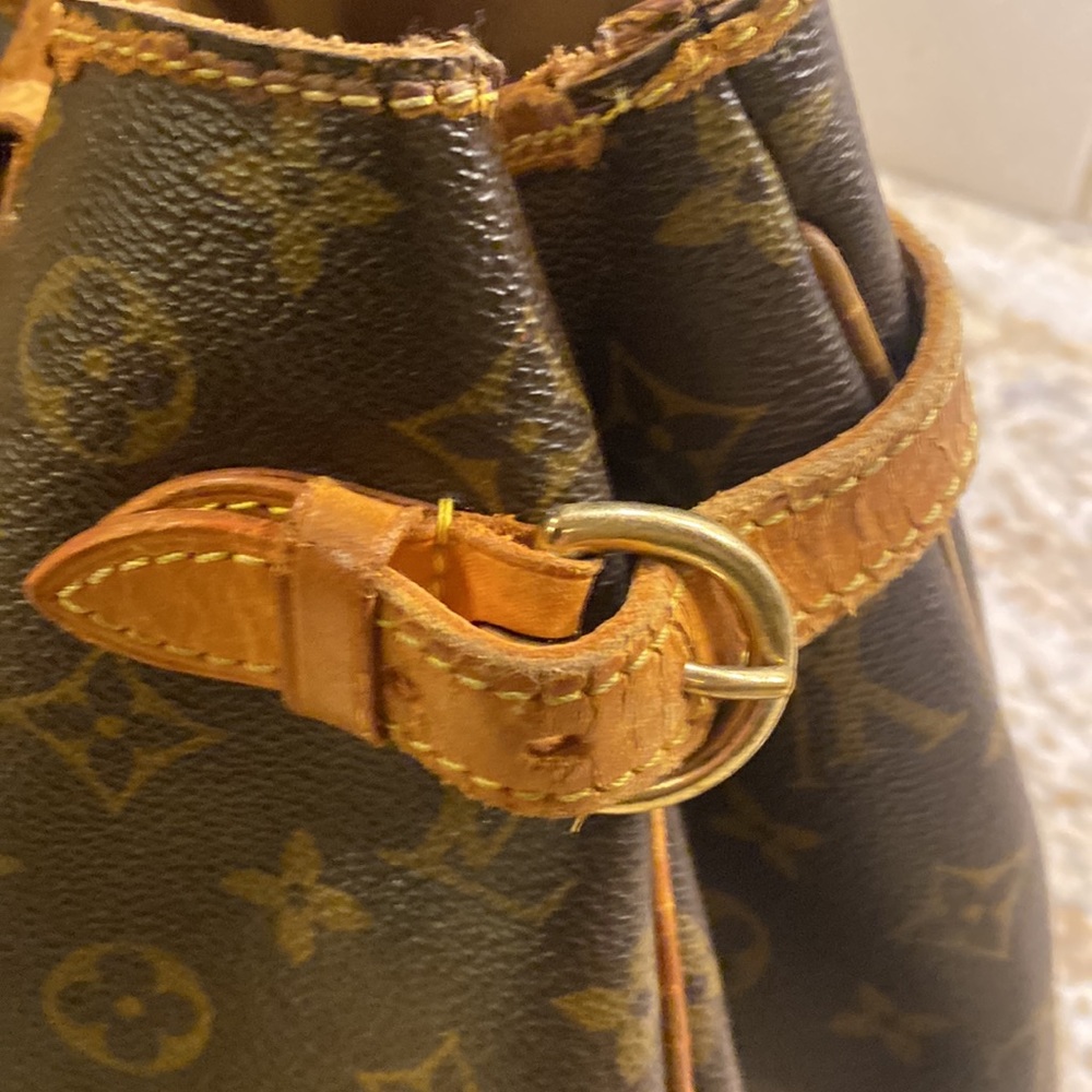 Extra Loved Authentic Louis Vuitton Batignolles H… - image 8
